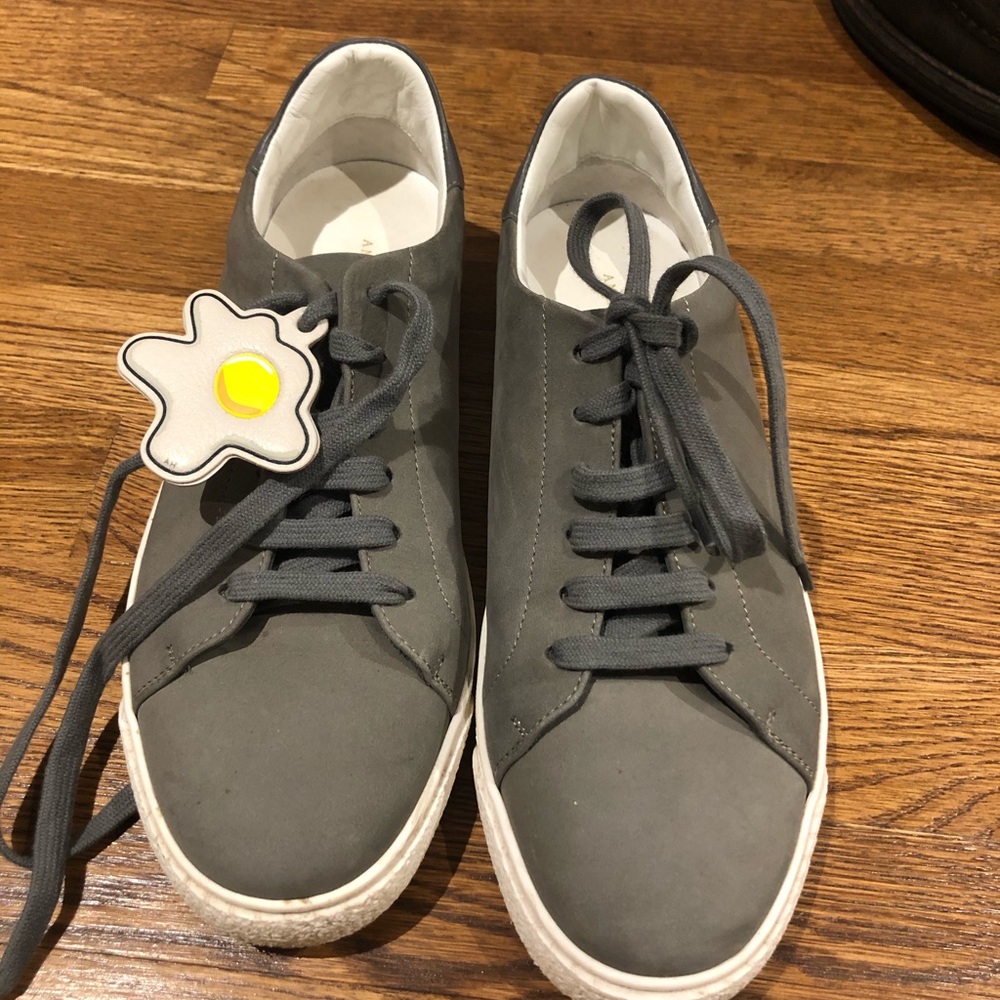 ADORABLE TRENDY LEATHER SNEAKERS SIZE 9